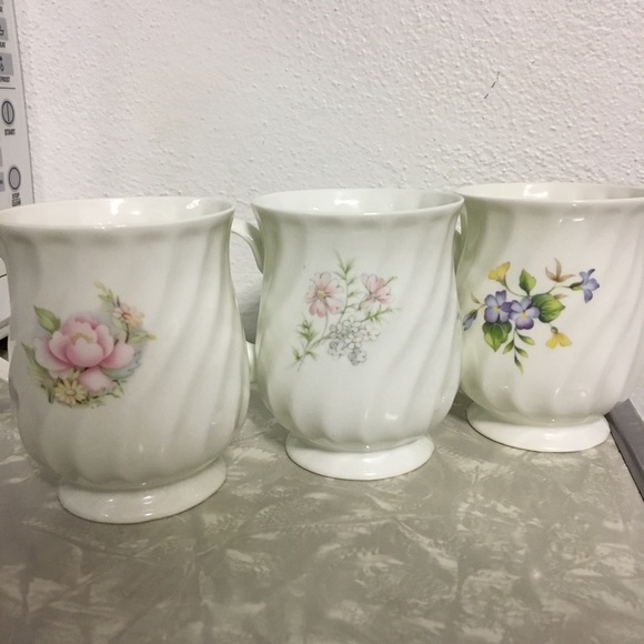 BOGO 🆓 - 3 Hitkari Bone China teacups - Picture 2 of 6